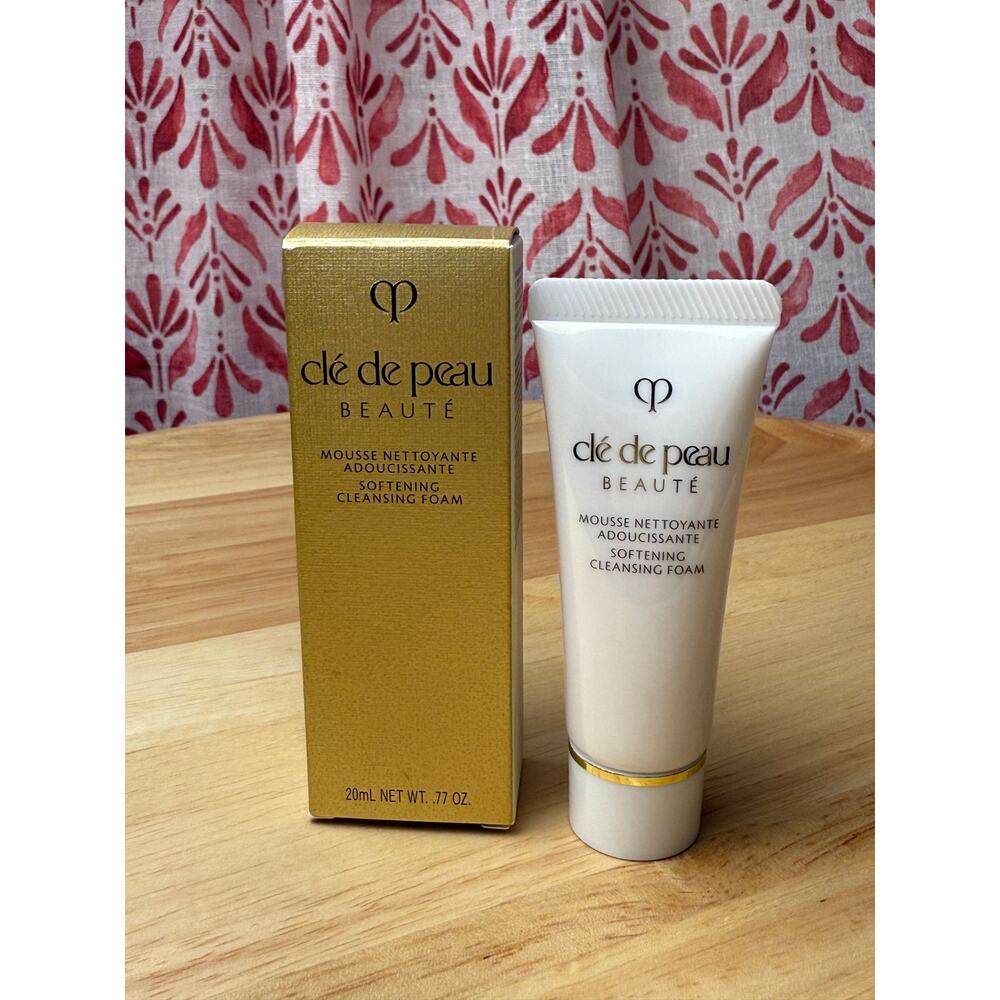 Cle de peau‎ Beaute Softening Cleansing Gel .77 oz / 20ml